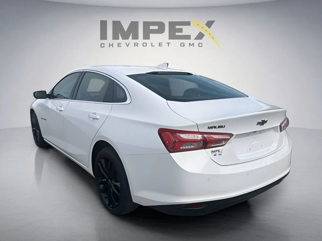 Used 2024 Summit White Chevrolet 1LT image 3