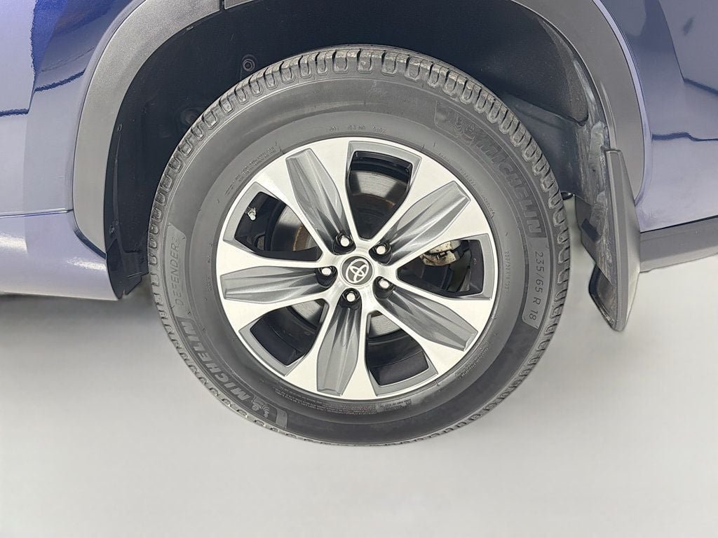 Used 2022 Blueprint Toyota XLE AWD image 33