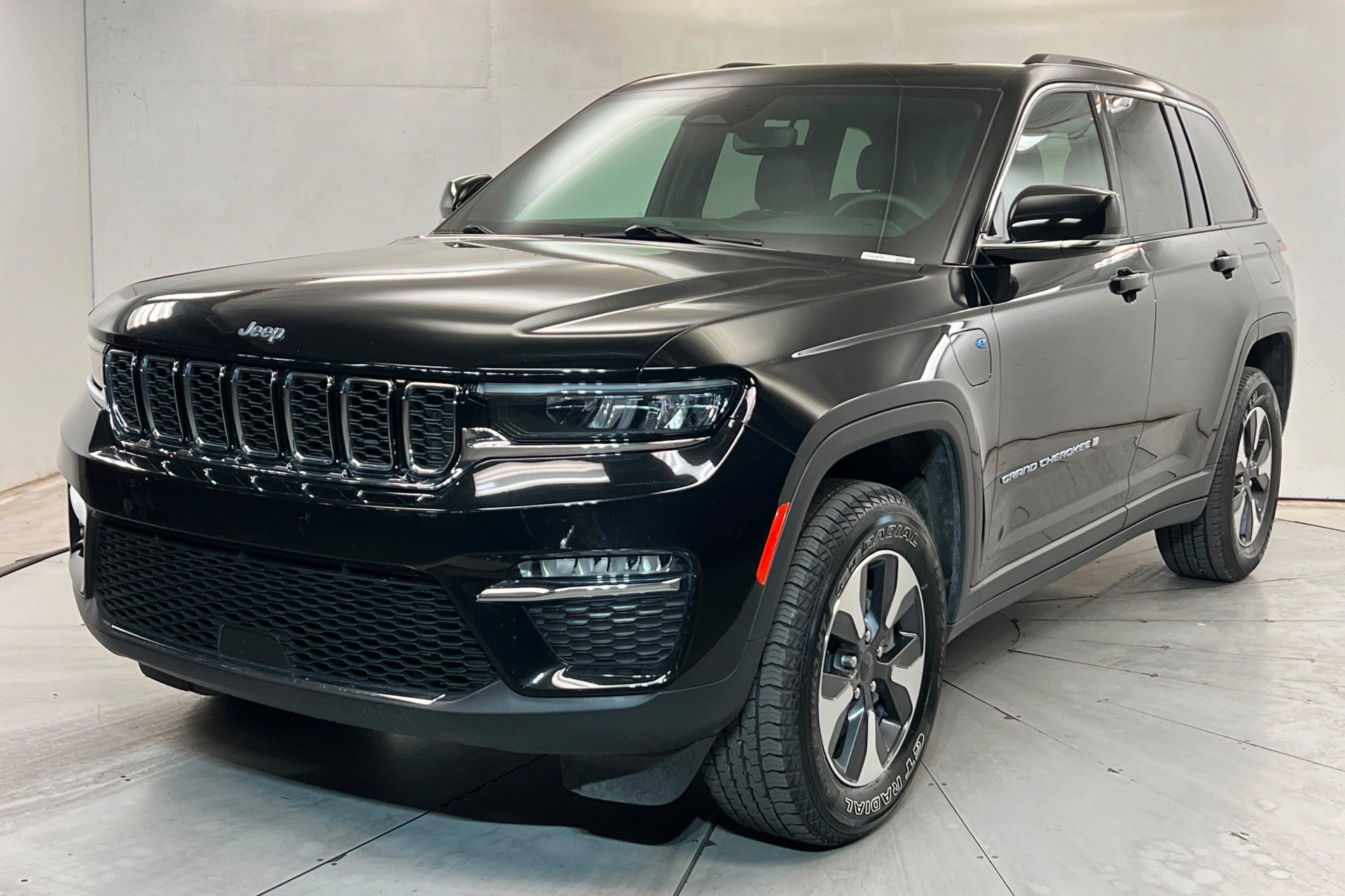 Used 2024 Diamond Black Crystal Pearlcoat Jeep 4xe image 1