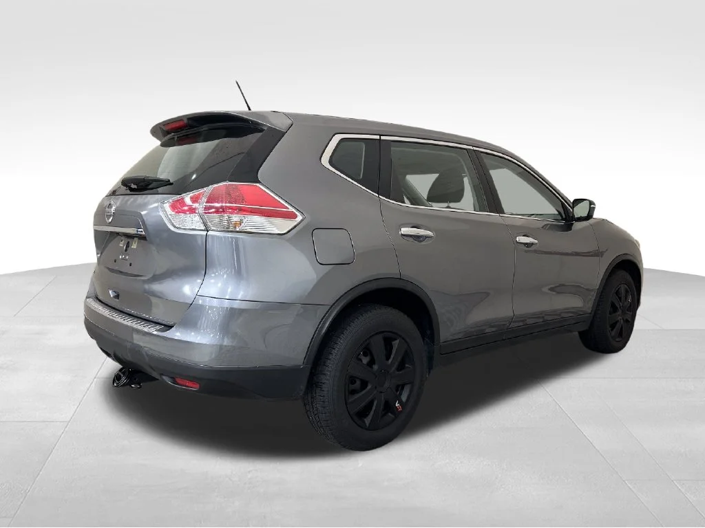 Used 2015 Gray Nissan S image 5