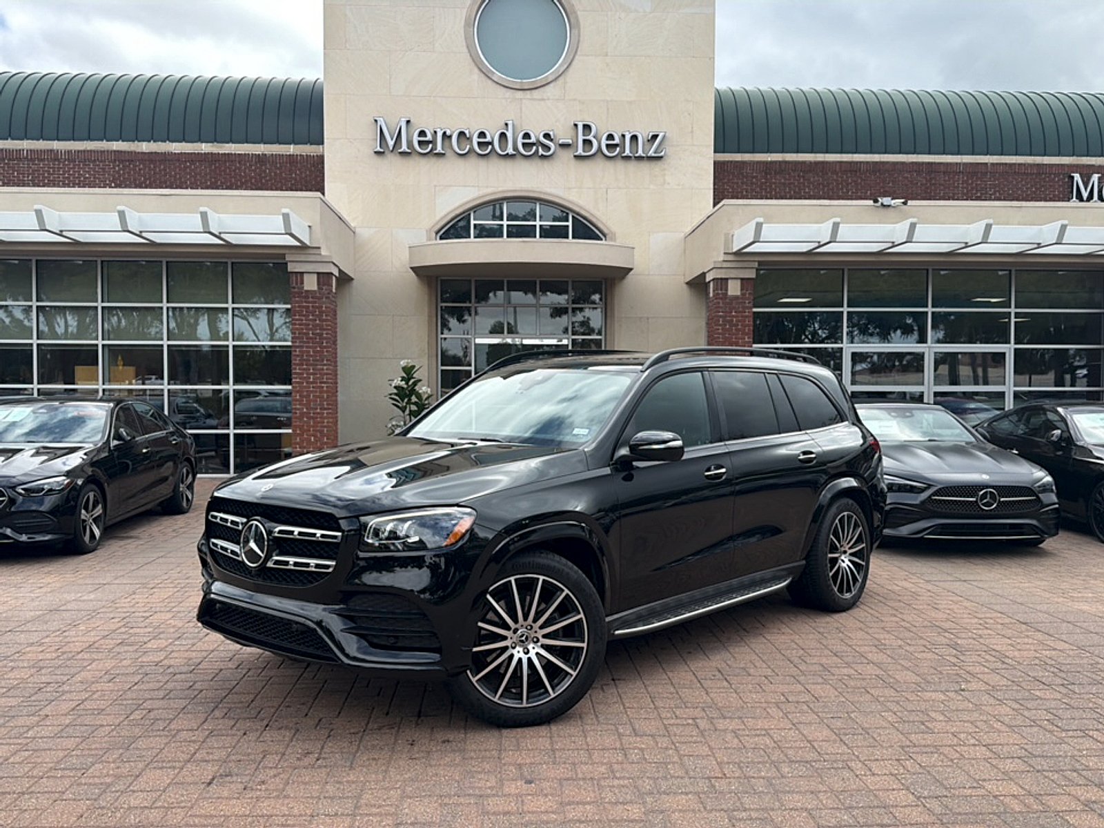 Used 2023  Mercedes-Benz 4MATIC® image 1
