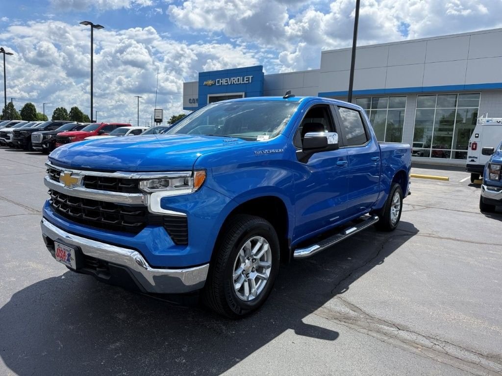 Used 2026 Blue Chevrolet LT image 3