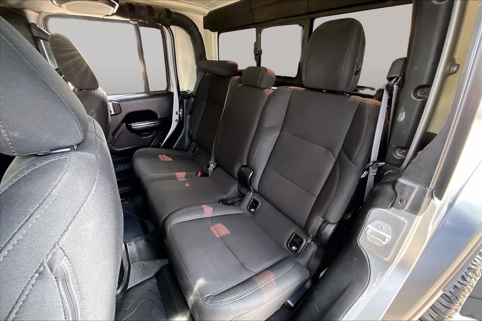 Used 2020 Billet Silver Metallic Clearcoat Jeep Sport S image 19