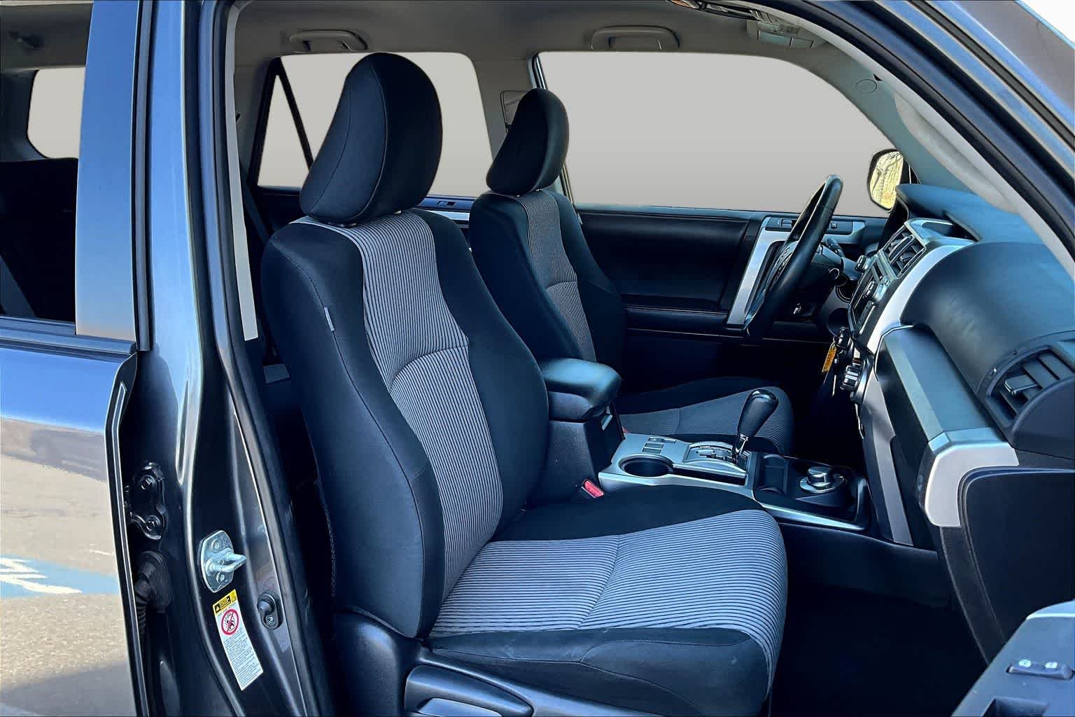 2016 Toyota 4Runner SR5 - Photo 8
