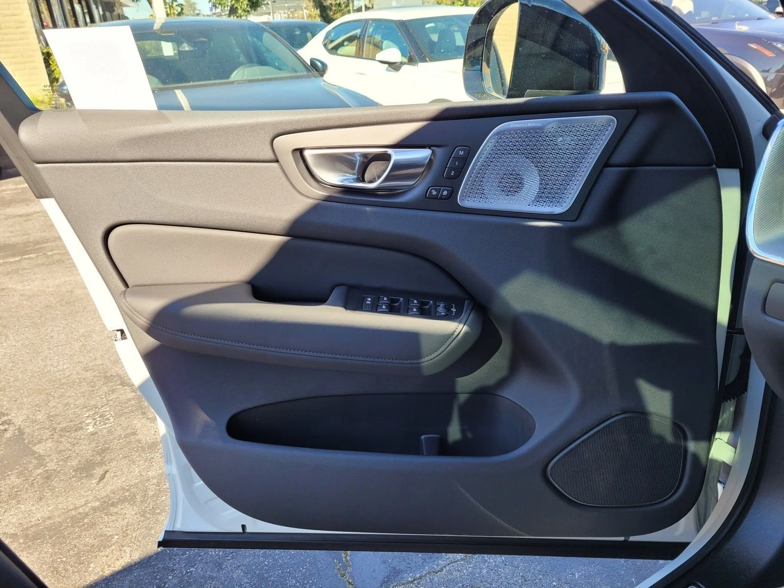 New 2026 White Volvo T8 Ultra Black Edition image 15