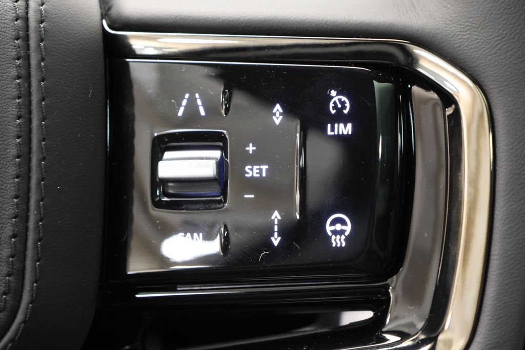 New 2026 Carpathian Grey Land Rover Dynamic SE image 19