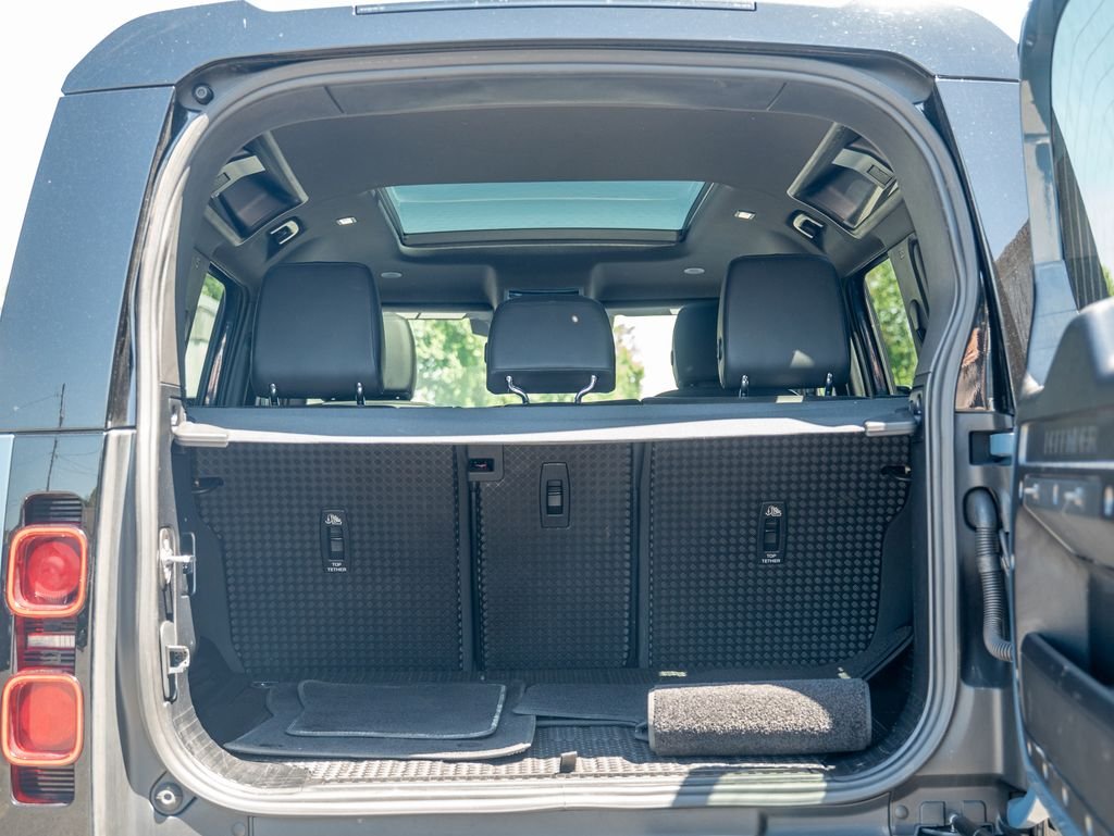 Used 2023 Blue Land Rover X-Dynamic SE image 38