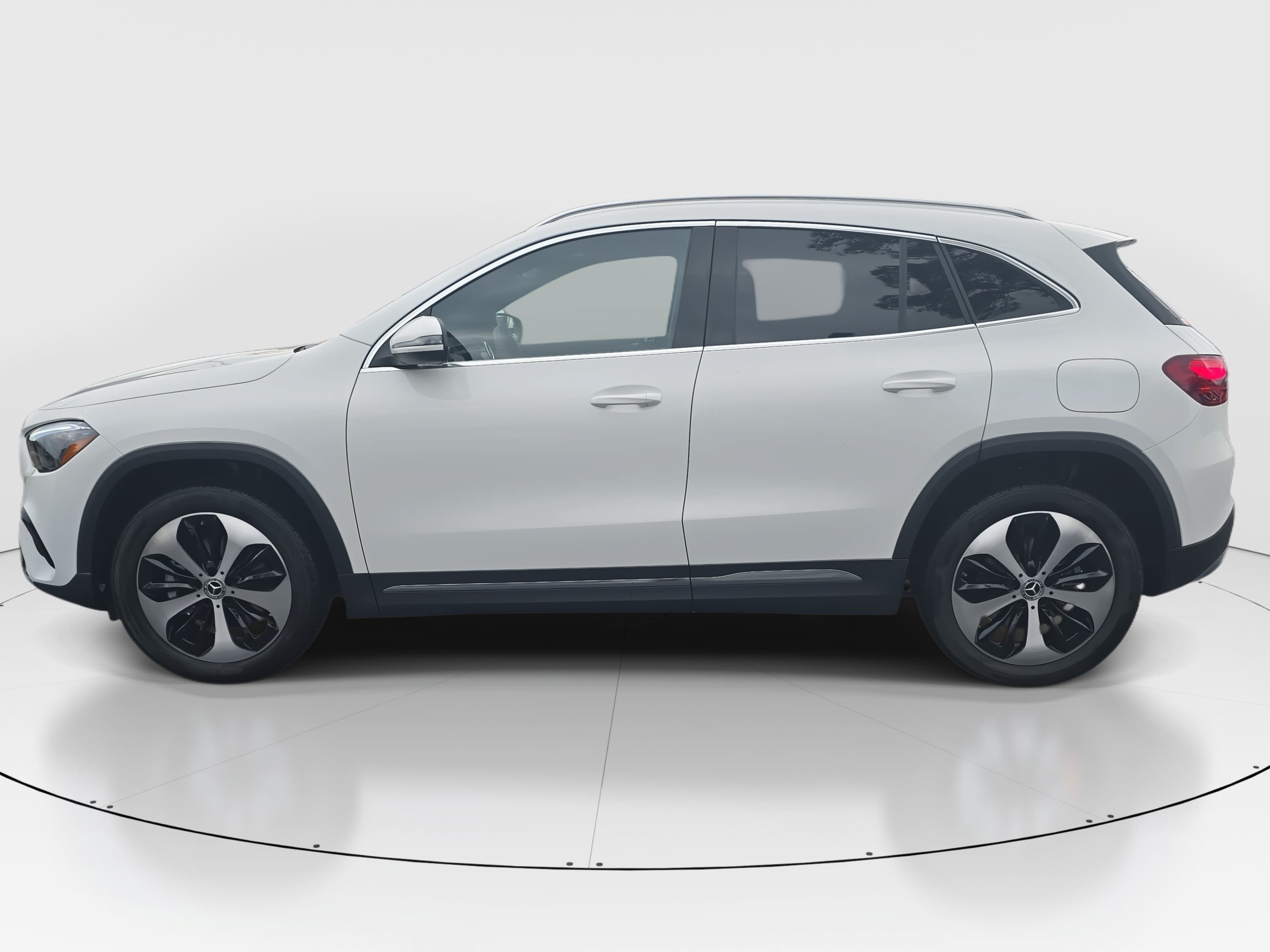 New 2026 Polar White Mercedes-Benz GLA250 image 8