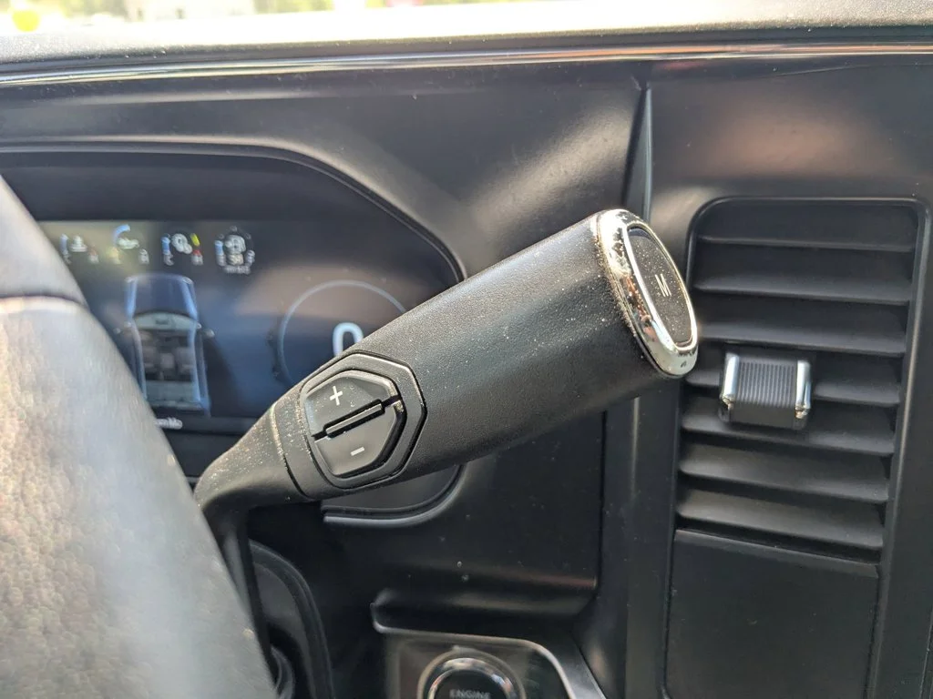 Used 2023  Ford LARIAT image 20