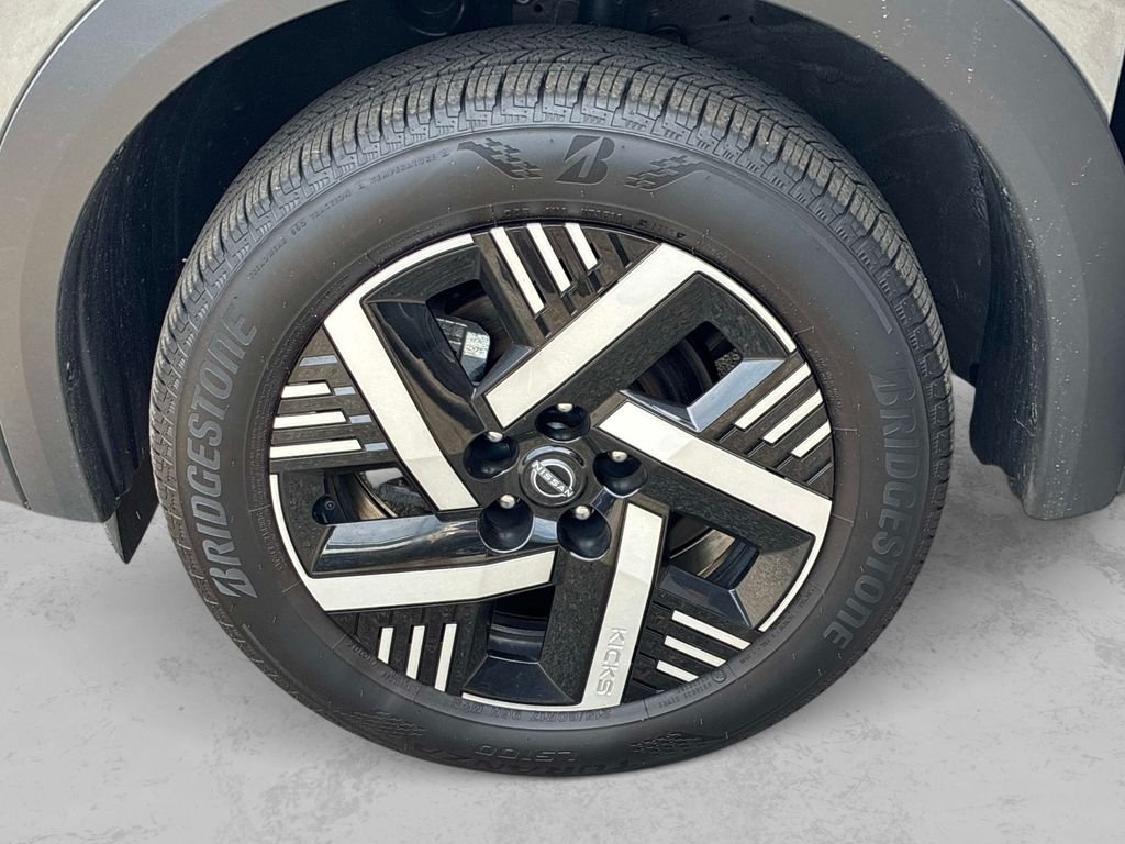 Used 2025 Gray Nissan SV image 18