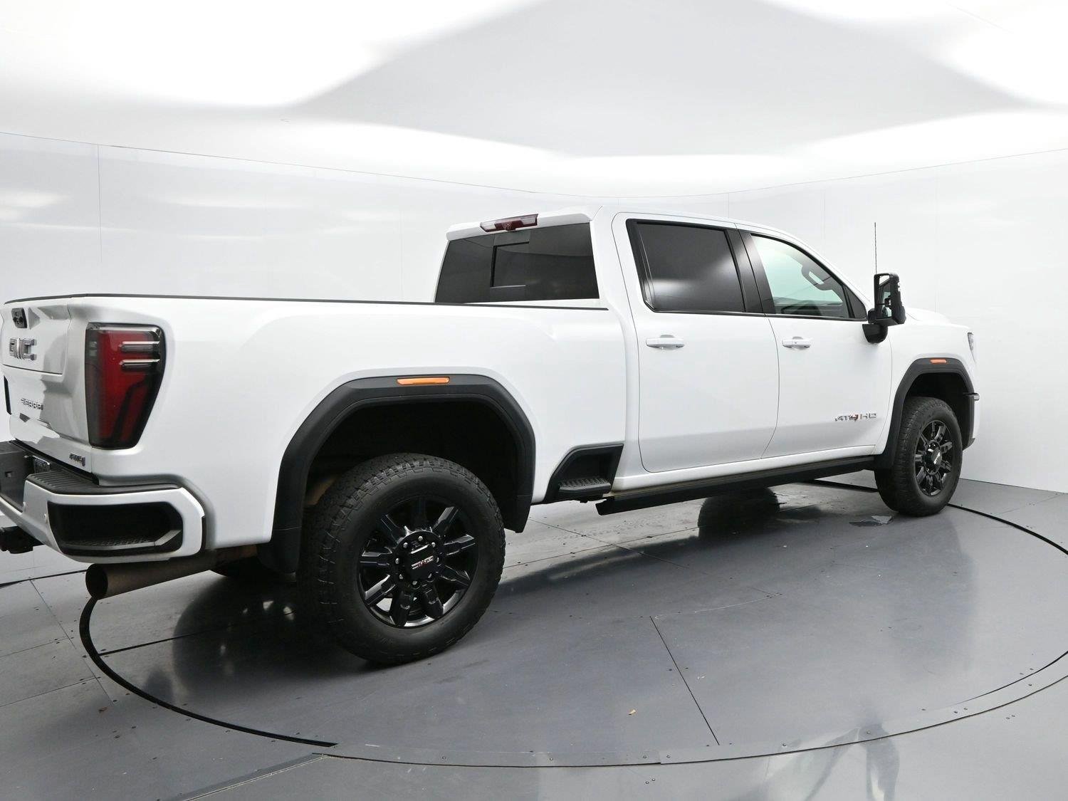 Used 2024 Summit White GMC AT4 image 7