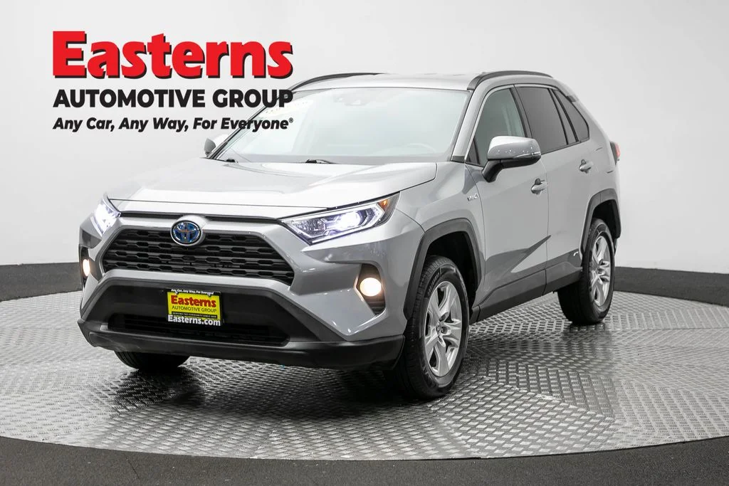Used 2021 Silver Toyota XLE image 1