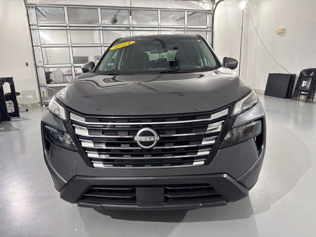 Used 2024 Gray Nissan SV image 2