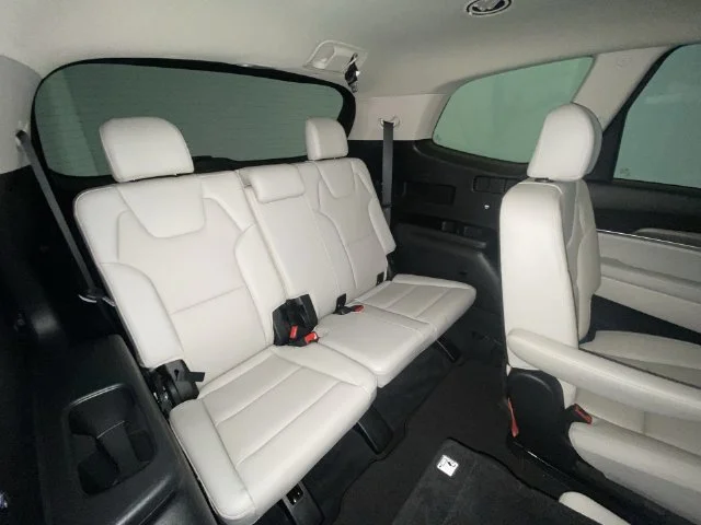 Used 2021 White Kia EX image 24