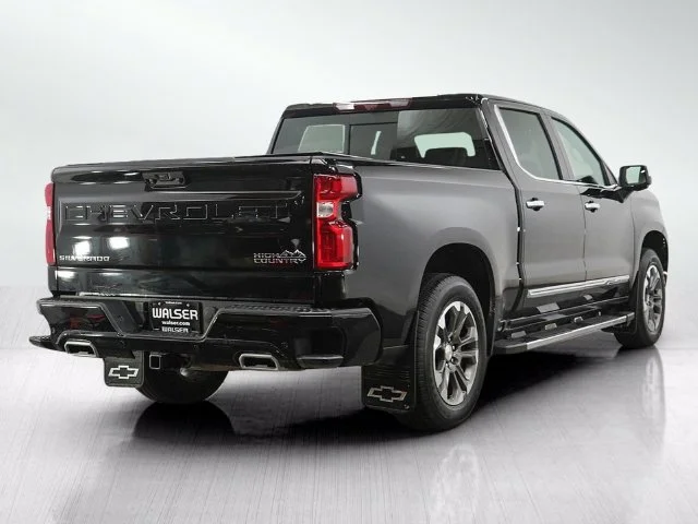 Used 2025 Black Chevrolet High Country image 5