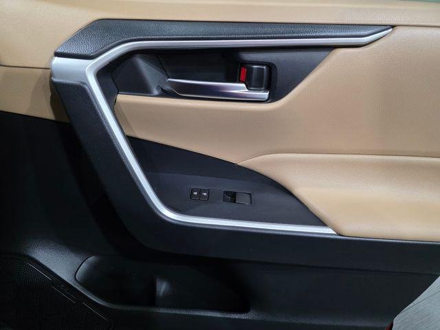 Certified Used 2019 RUBY FLARE PEARL Toyota  image 13