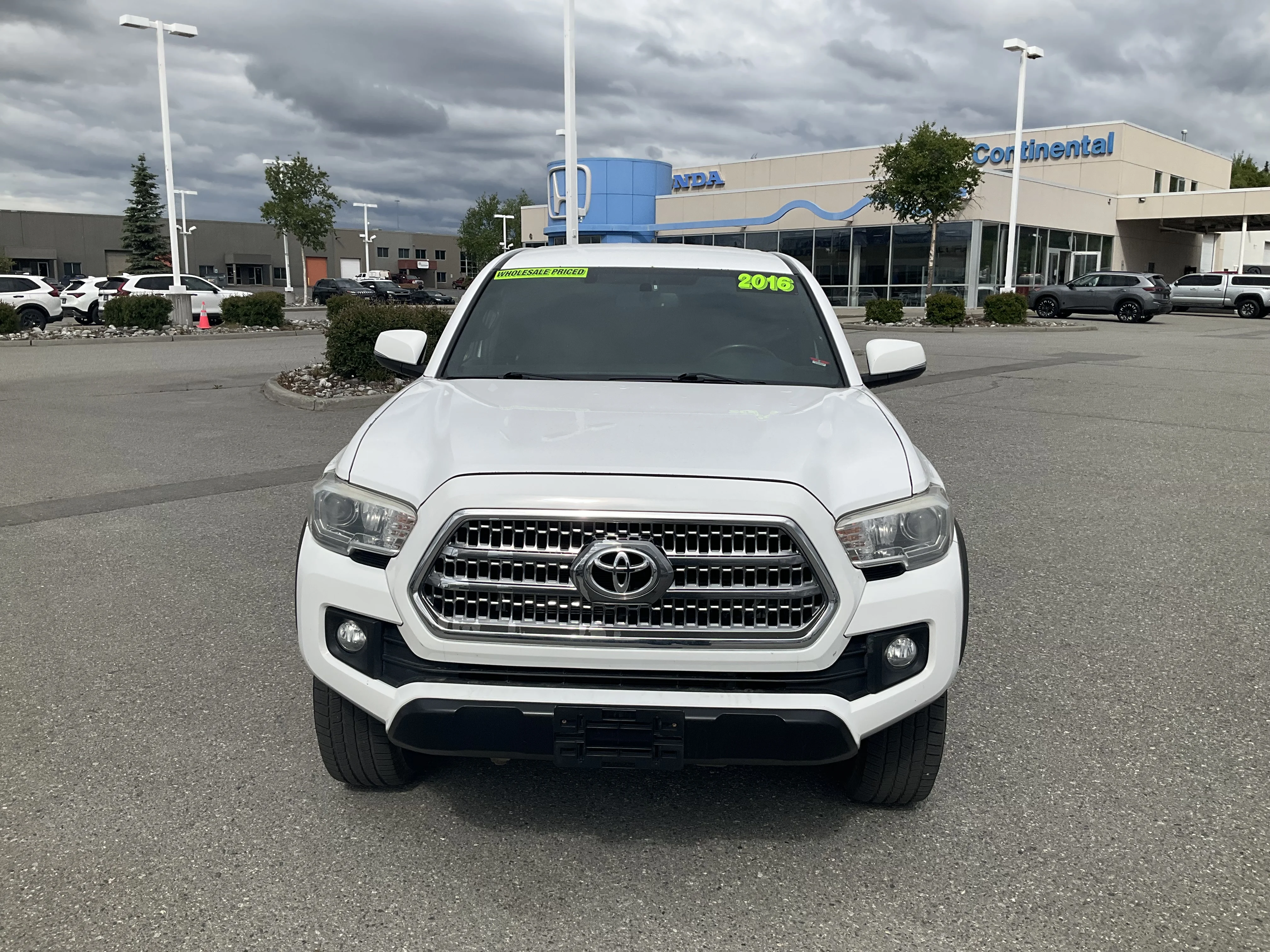 Used 2016 Super White Toyota SR/SR5/TRD Sport/TRD Off Road image 2