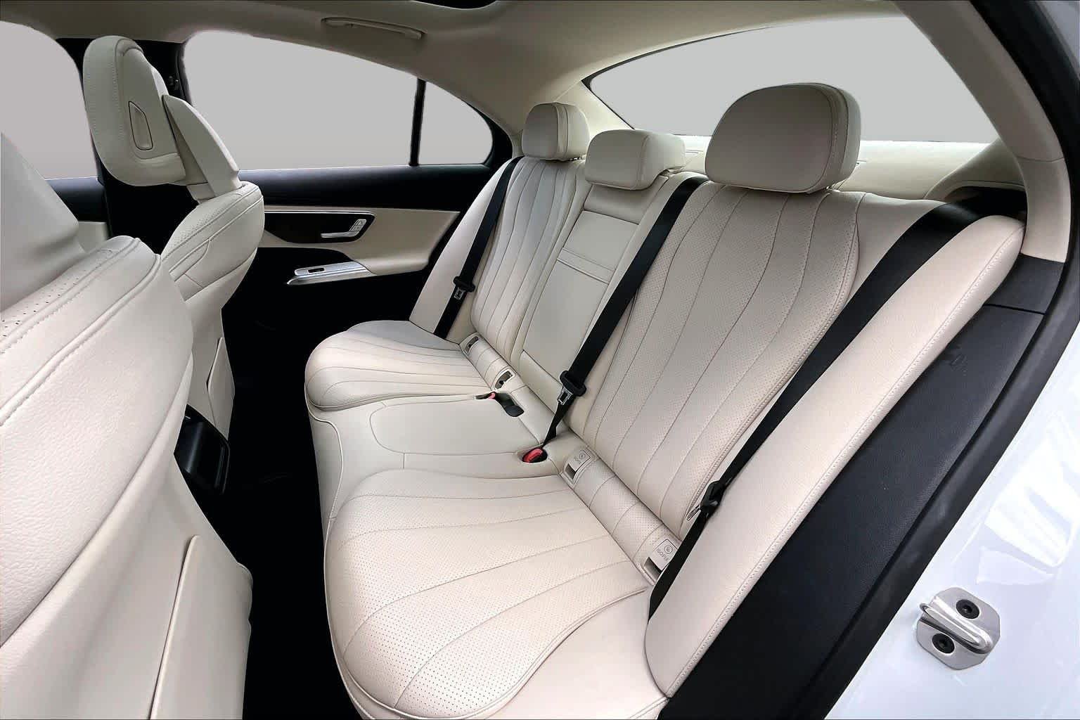 Used 2026 MANUFAKTUR Moonlight White Metallic Mercedes-Benz E 350 image 19