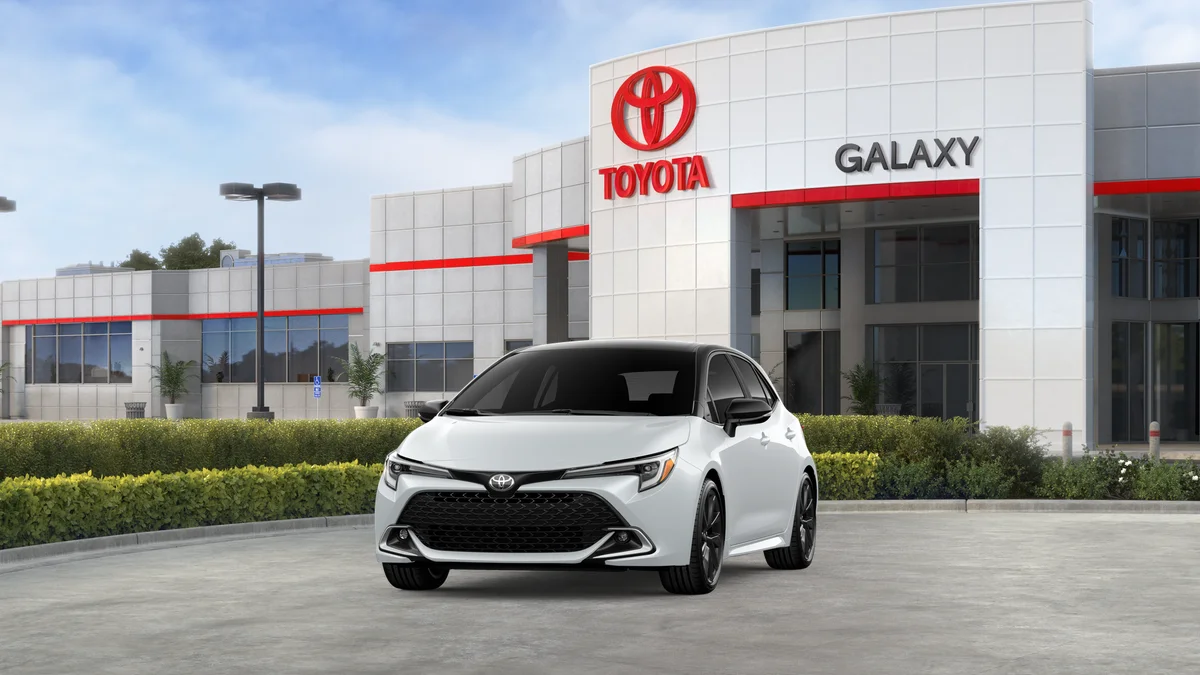 New 2027 Wind Chill Pearl with Black roof Toyota XSE image 18