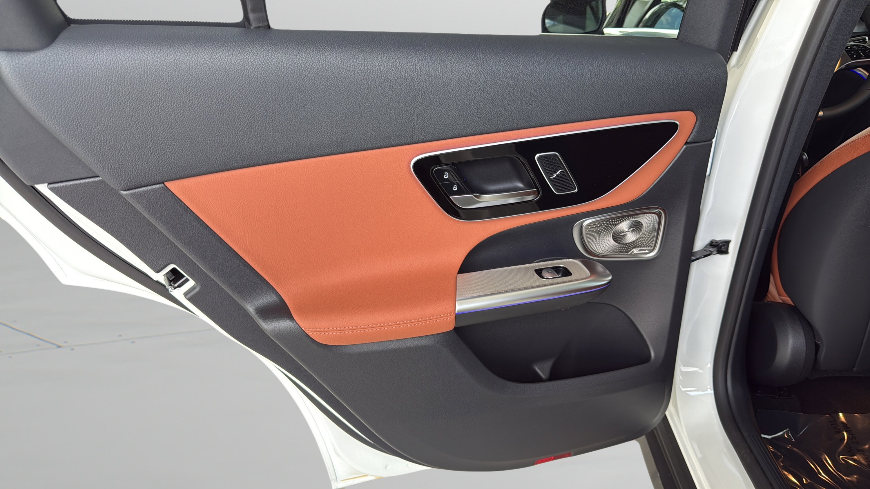 New 2026 Polar White Mercedes-Benz GLC 300 image 17