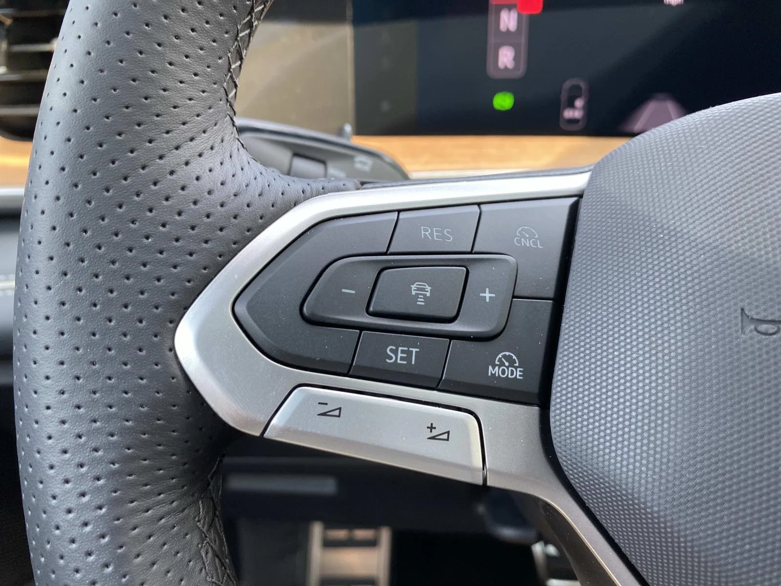 2026 Volkswagen Tiguan SEL R-LINE TURBO - Photo 12