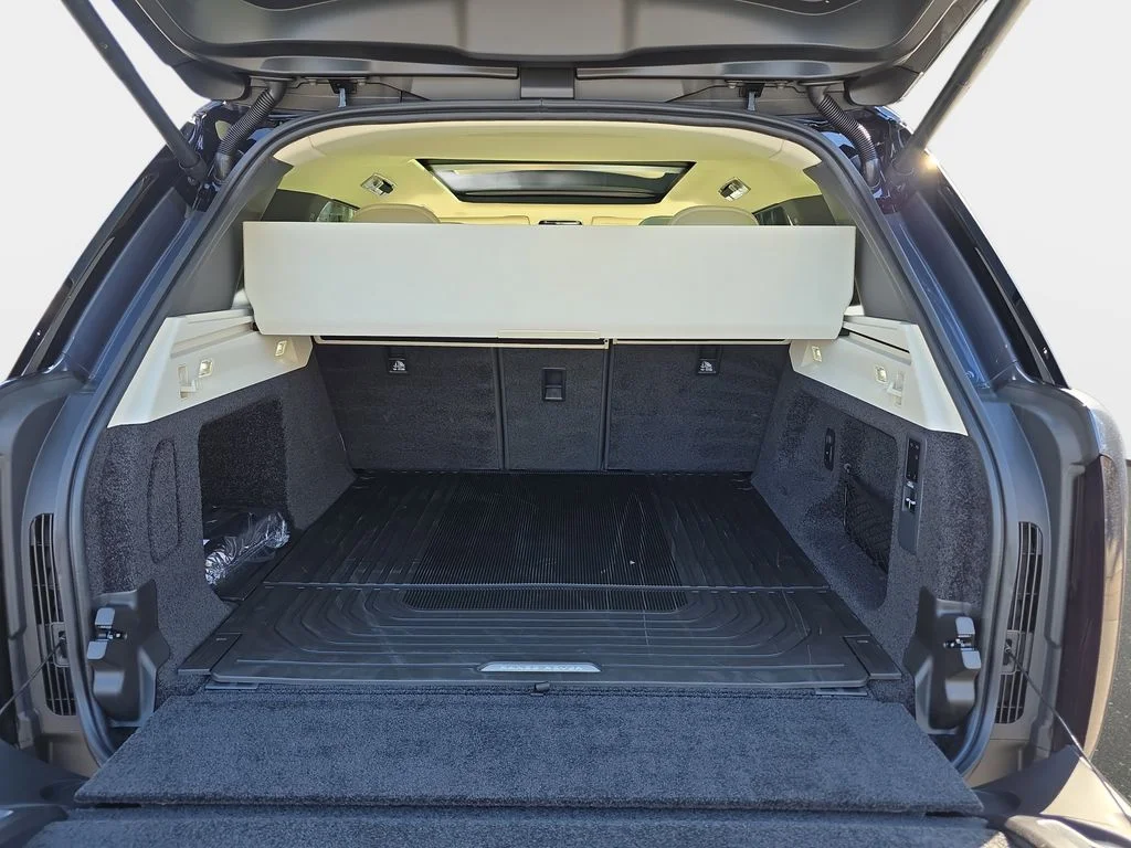 New 2026 Varesine Blue LAND ROVER SE image 12