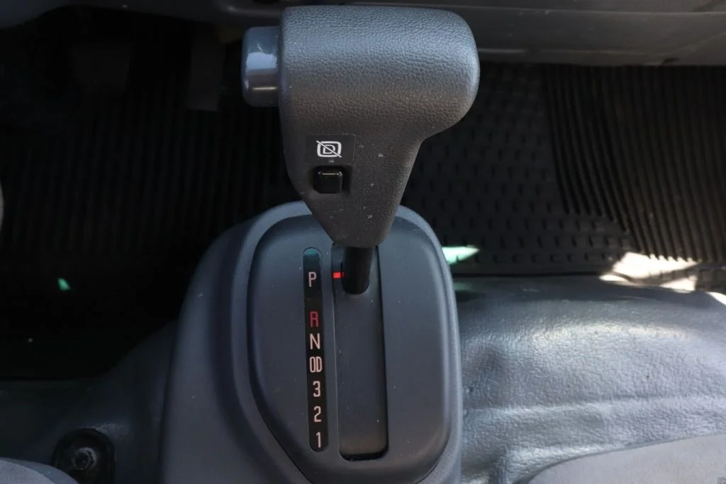 Used 2022  Isuzu NPR image 15