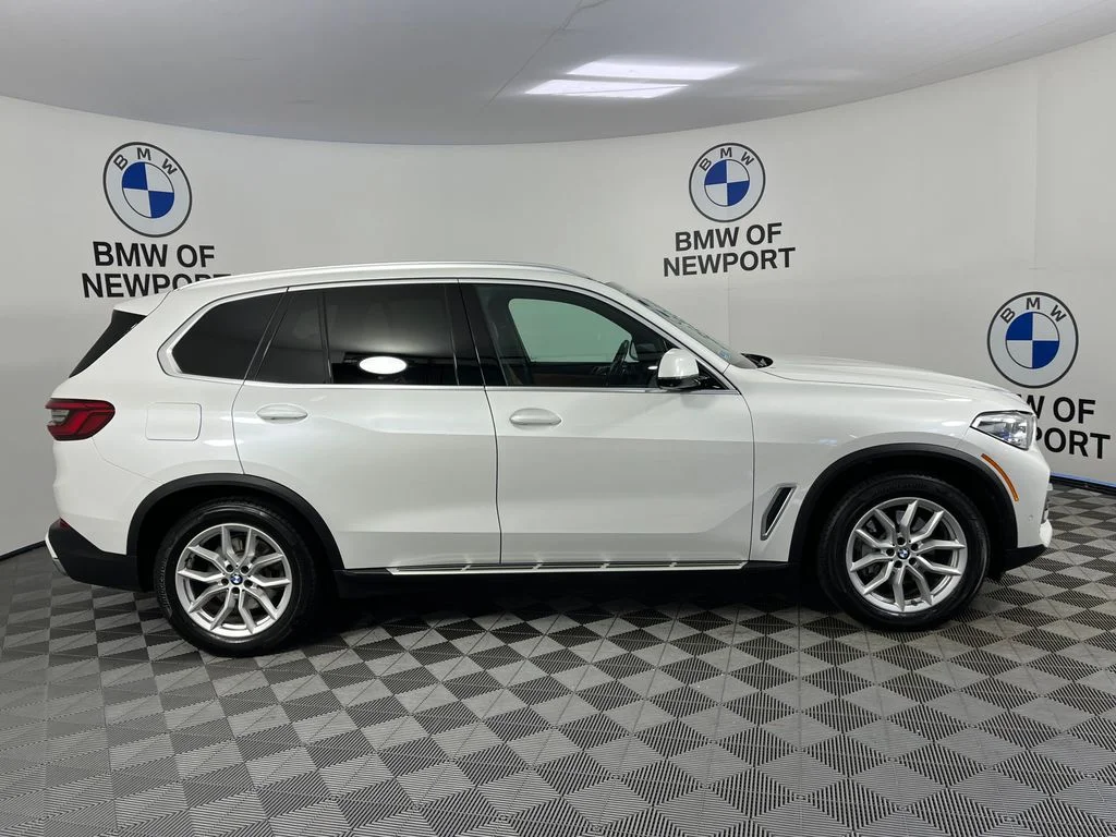 Used 2019 White BMW xDrive40i image 10