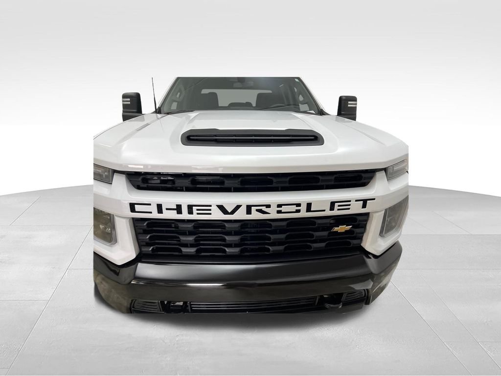 Used 2022 White Chevrolet Custom image 8