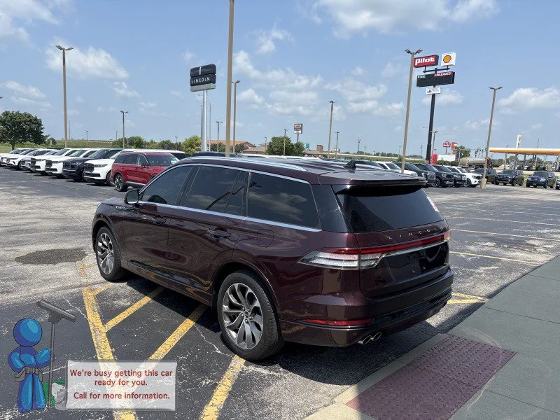 Used 2023 Red Metallic Lincoln Grand Touring image 3