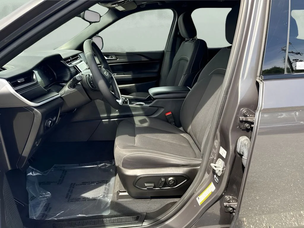 Used 2024 Gray Jeep Laredo X image 9