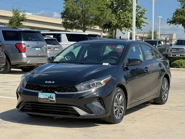 Used 2023 Black Kia LXS image 8
