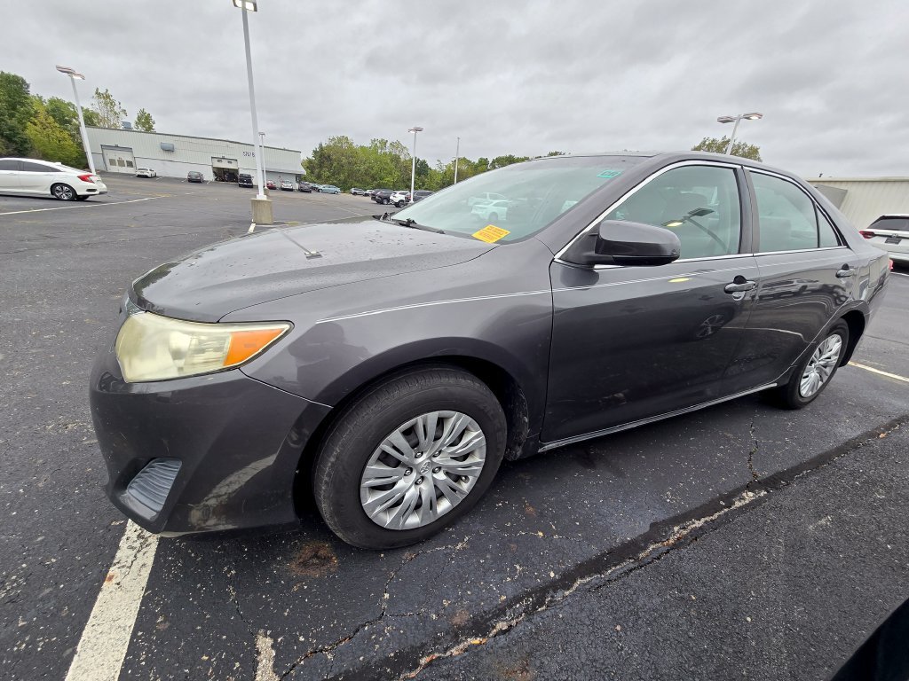 Used 2014 Gray Toyota LE image 4