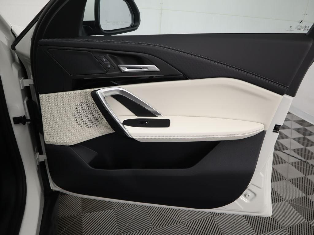 Used 2026 Alpine White BMW xDrive28i image 27