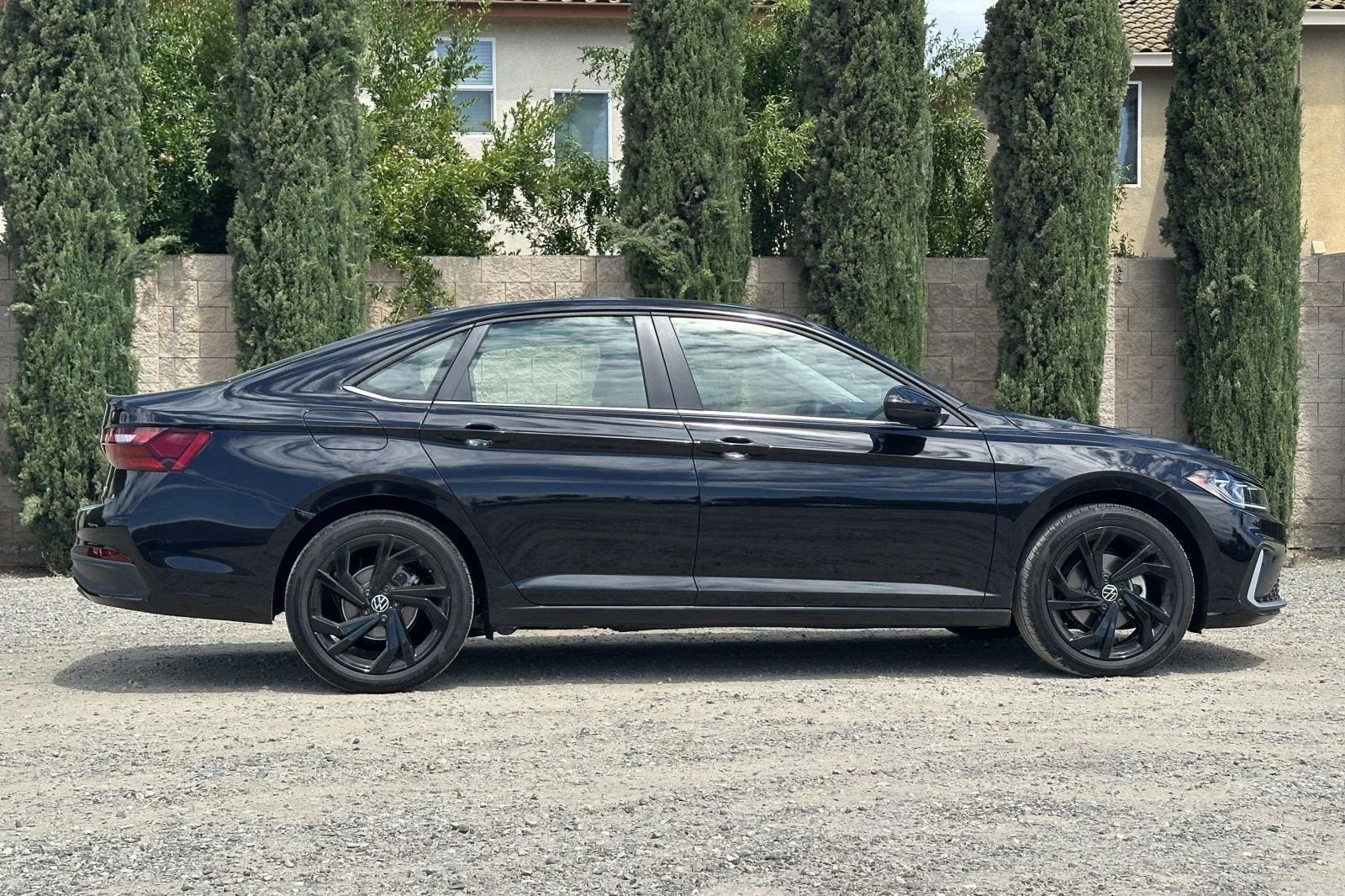 New 2026 Deep Black Pearl Volkswagen SE image 3