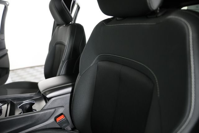 Used 2025 Silver Jeep Laredo image 18