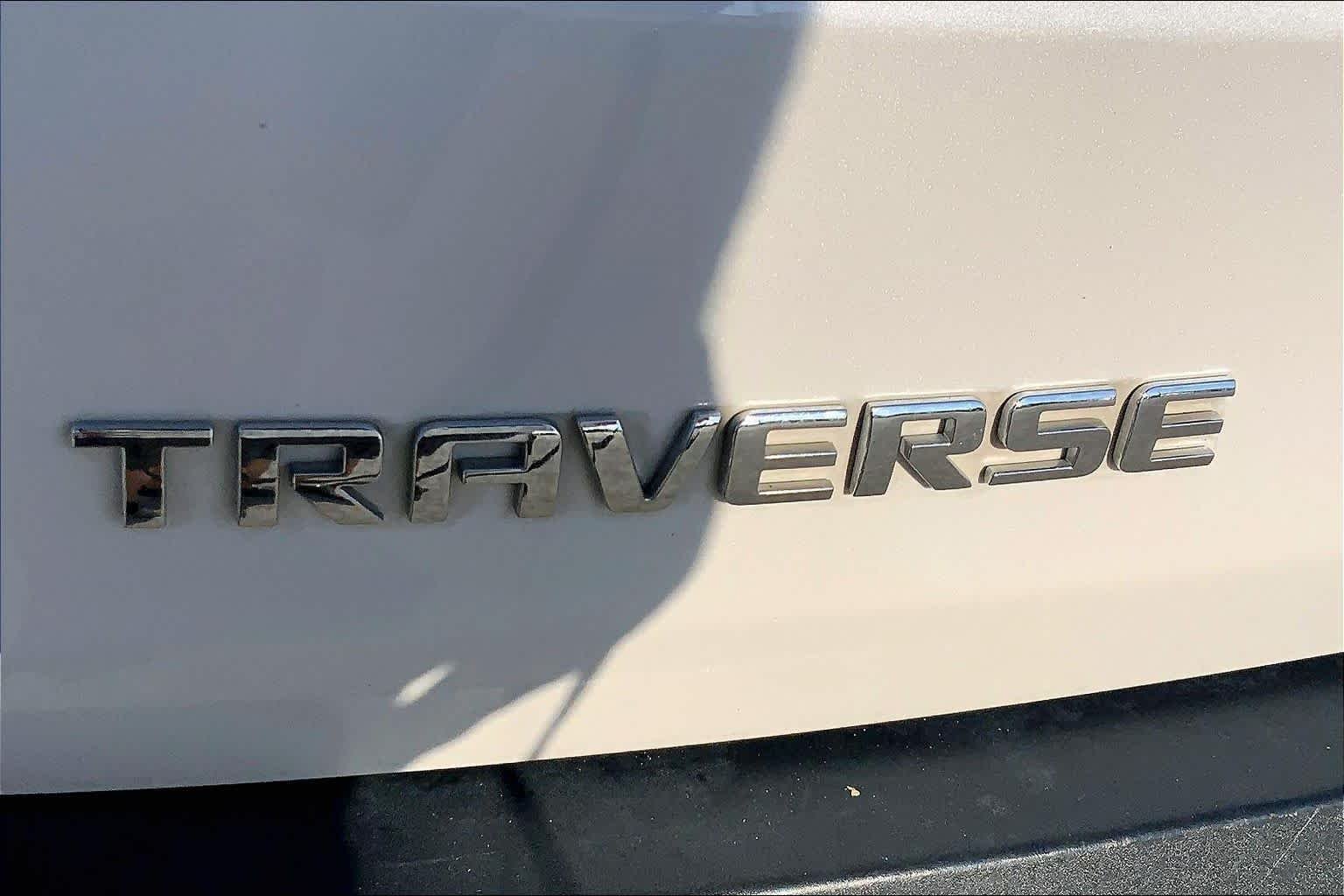 Used 2023 Iridescent Pearl Tricoat Chevrolet LT Leather image 27