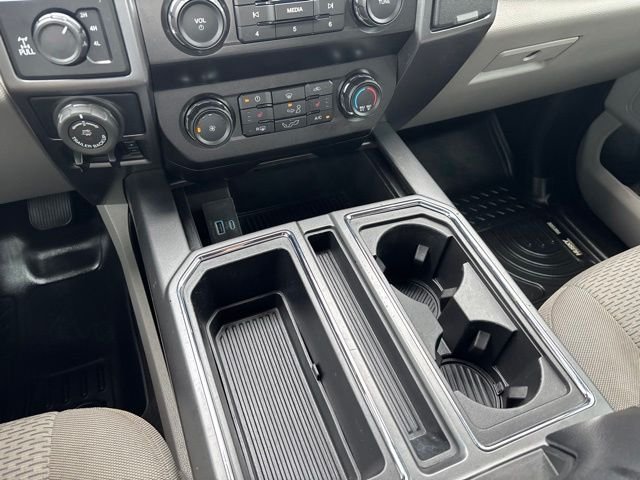 Used 2017 Champagne Ford XLT image 29