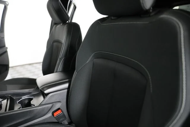 Used 2025 Silver Jeep Laredo X image 18