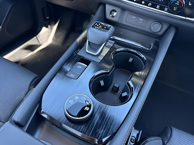 2026 Nissan Rogue Platinum - Photo 10
