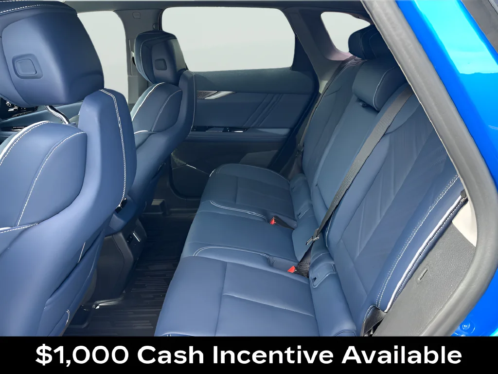 2025 Cadillac OPTIQ Luxury 2 - Photo 32