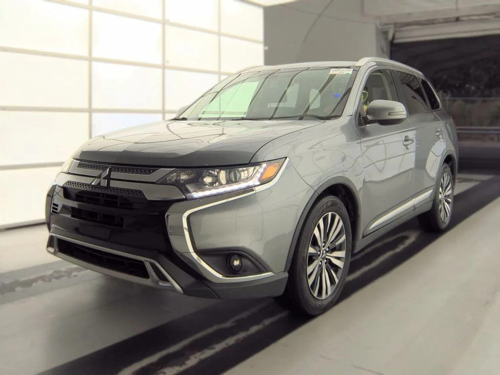 Used 2019  Mitsubishi SEL image 1
