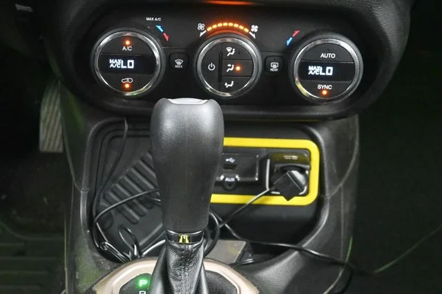 Used 2017 Blue Jeep Latitude image 22
