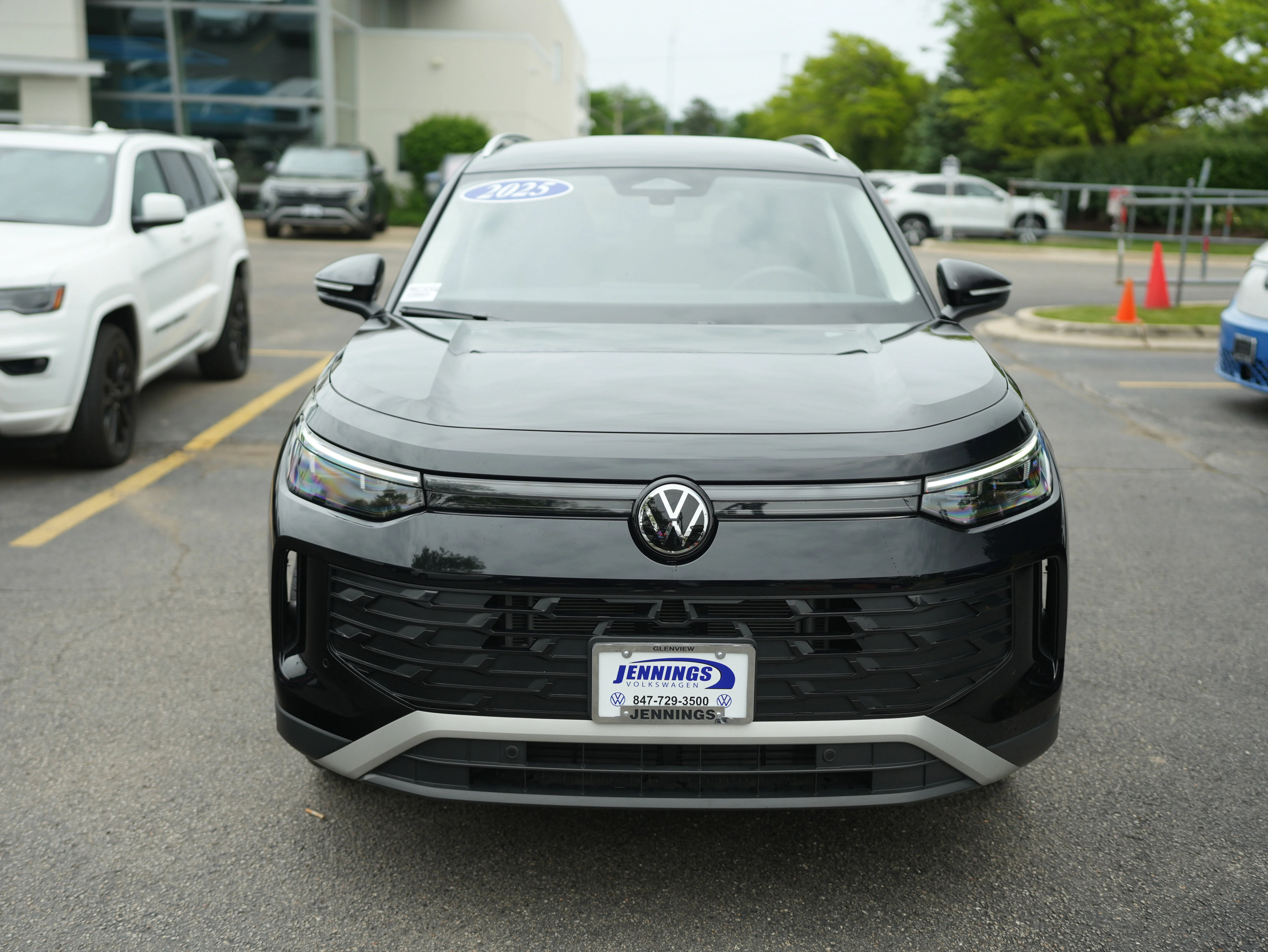 Used 2025 Black Volkswagen SE image 3