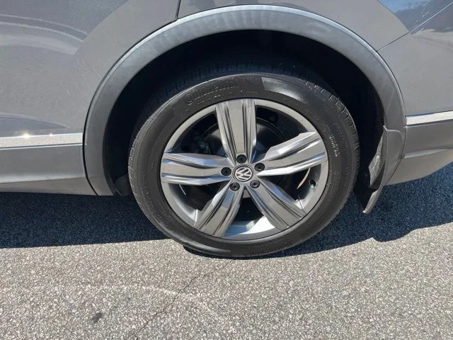 Used 2018 Gray Volkswagen 2.0T SEL Premium image 34