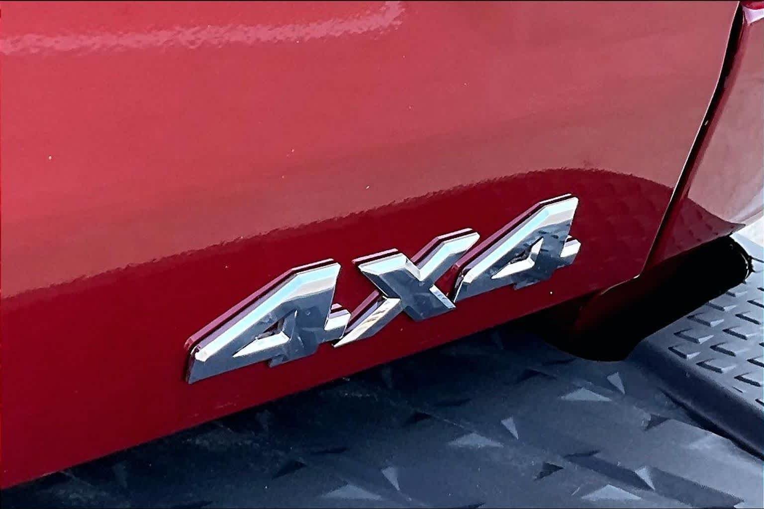 Used 2018 Cayenne Red Nissan S image 13