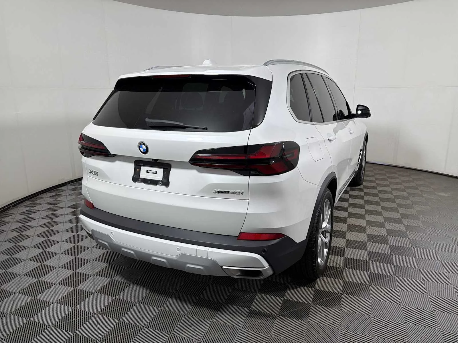 Certified Used 2024 Mineral White Metallic BMW xDrive40i image 6
