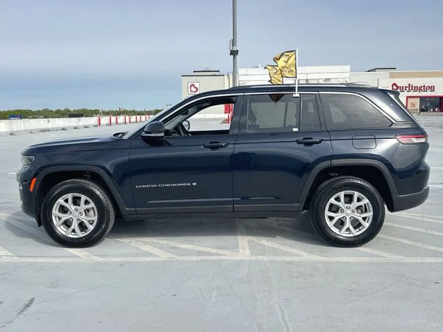 Used 2023 Blue Jeep Limited image 5