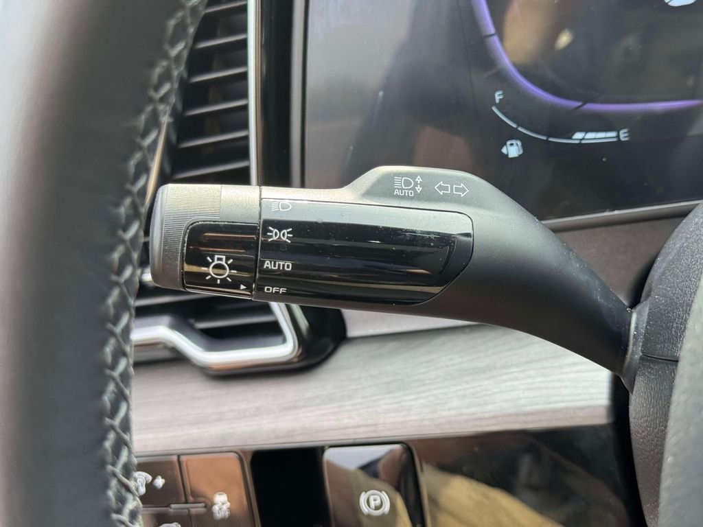 Used 2023 Black Kia X-Line image 22