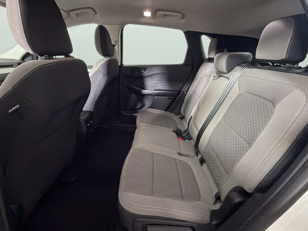 Used 2022  Ford SE image 28